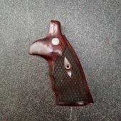 S&W Guance in Legno N Square Rosewood Spanish Diamond Checkered with Silver Medallions